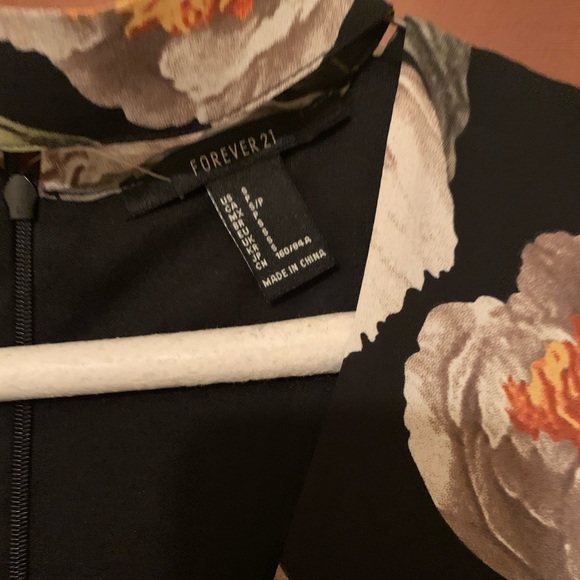 High neck cut out mini dress - Picture 2 of 3